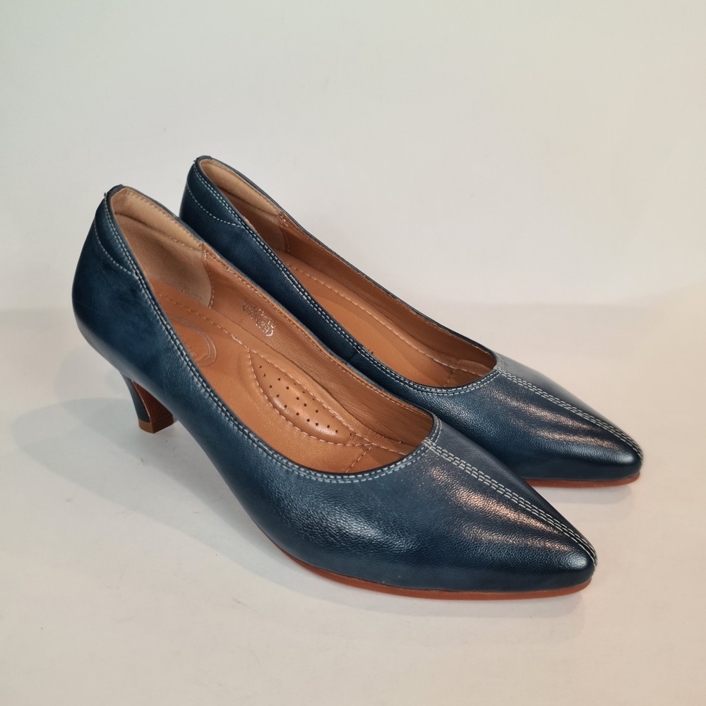 Mona Flying Navy Blue Leather Pointed Toe Kitten Heel Pumps US 8 EU 39 Classic‎